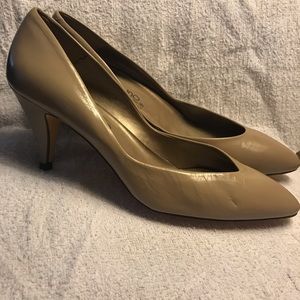 Bandolino made in Italy. Brand new. 7 1/2. Beige